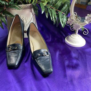 📌Anne Klein Dark blue Pumps w/ decorative Element